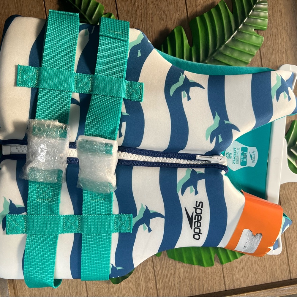 Speedo Blue and White Wave Pattern Life Vest